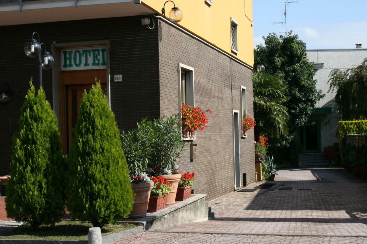 Albergo Nardini Lentate sul Seveso ภายนอก รูปภาพ