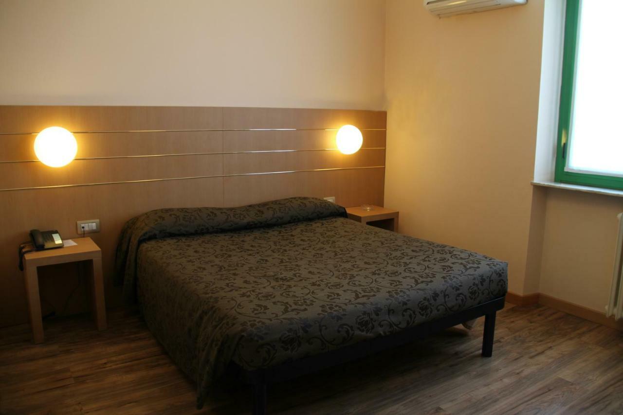 Albergo Nardini Lentate sul Seveso ภายนอก รูปภาพ