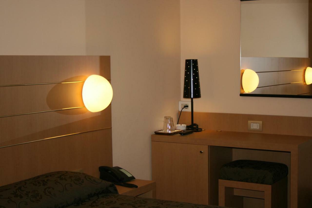 Albergo Nardini Lentate sul Seveso ภายนอก รูปภาพ
