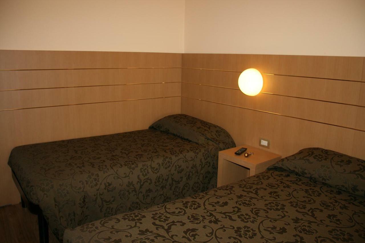 Albergo Nardini Lentate sul Seveso ภายนอก รูปภาพ