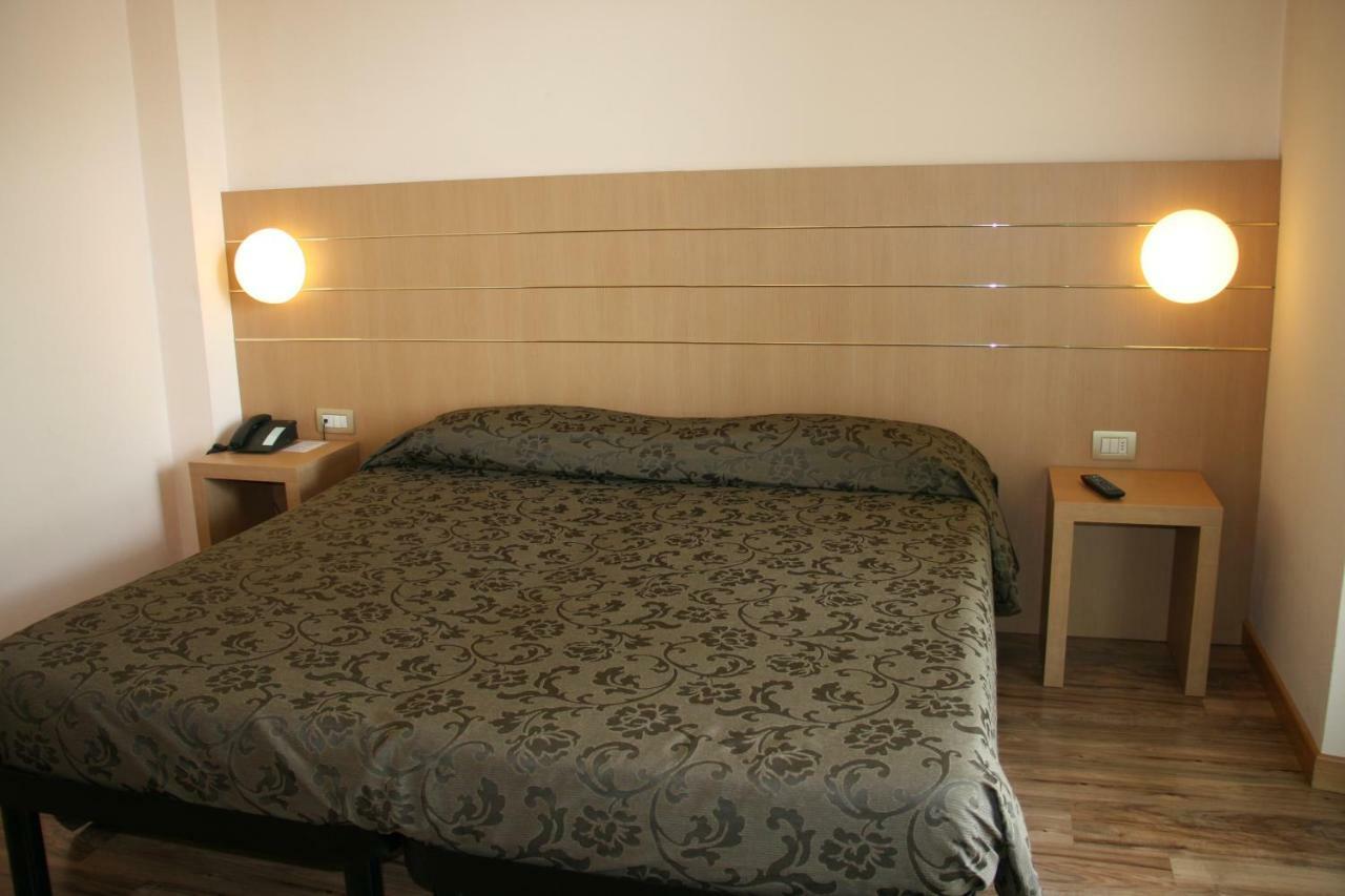 Albergo Nardini Lentate sul Seveso ภายนอก รูปภาพ